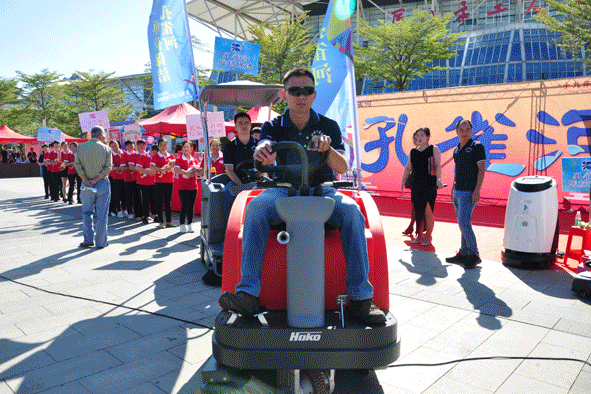 �g��Ц�Z(y��)��һ����ʮ�˰���ˇ�R�ψ�(ch��ng)������ȸ�������B�T�е����ü�����(ji��)