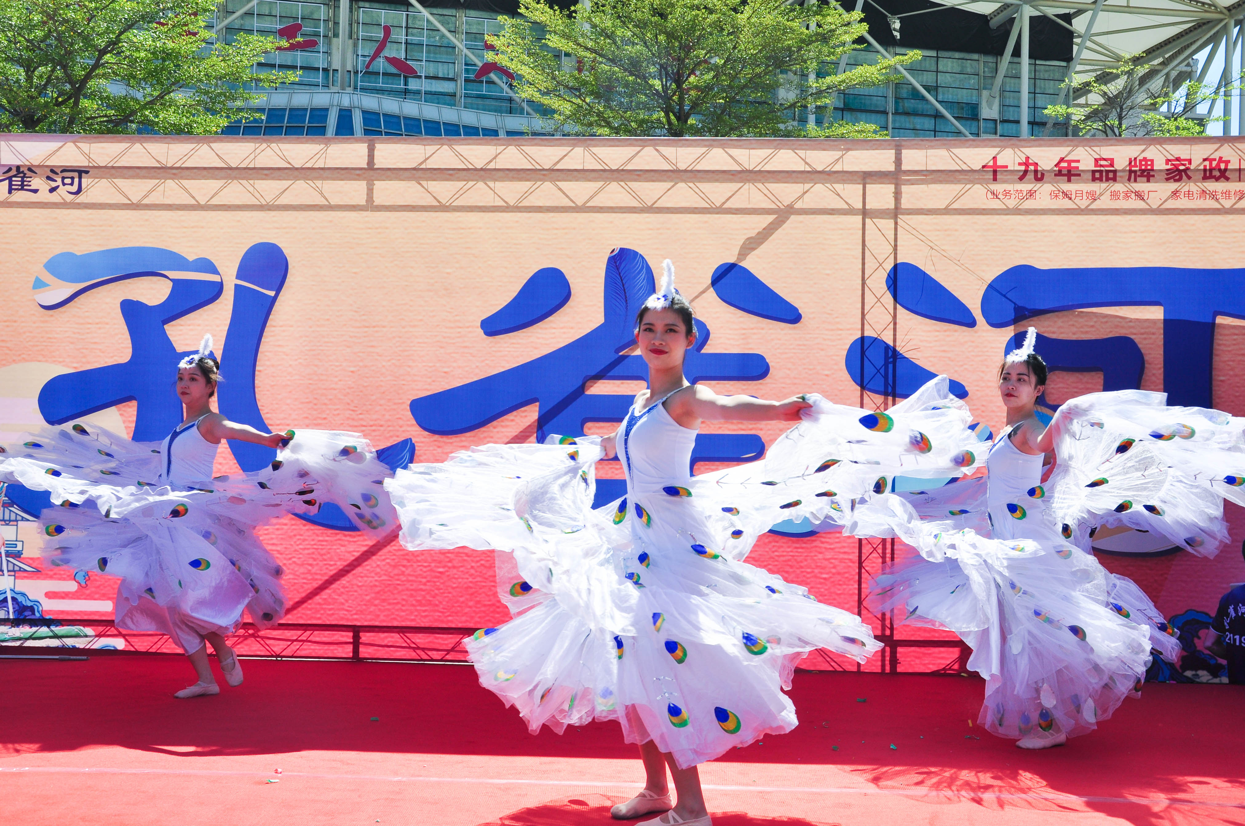 �g��Ц�Z(y��)��һ����ʮ�˰���ˇ�R�ψ�(ch��ng)������ȸ�������B�T�е����ü�����(ji��)