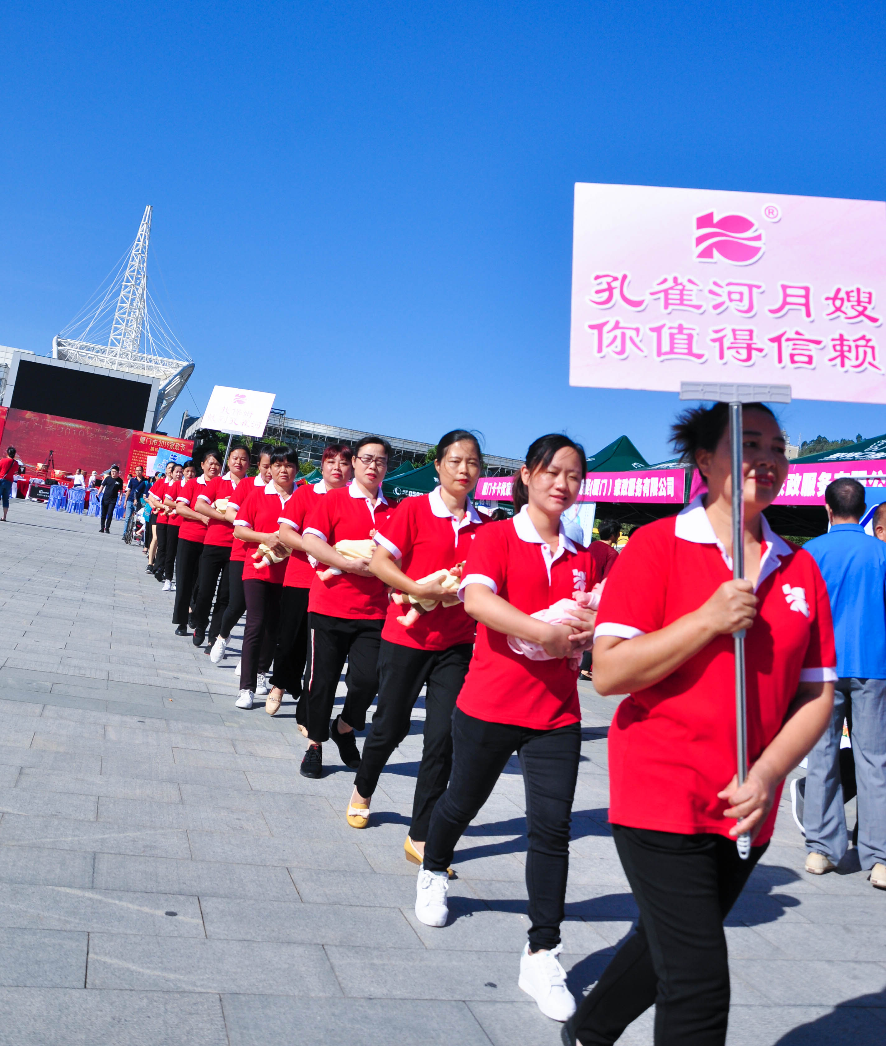 �g��Ц�Z(y��)��һ����ʮ�˰���ˇ�R�ψ�(ch��ng)������ȸ�������B�T�е����ü�����(ji��)