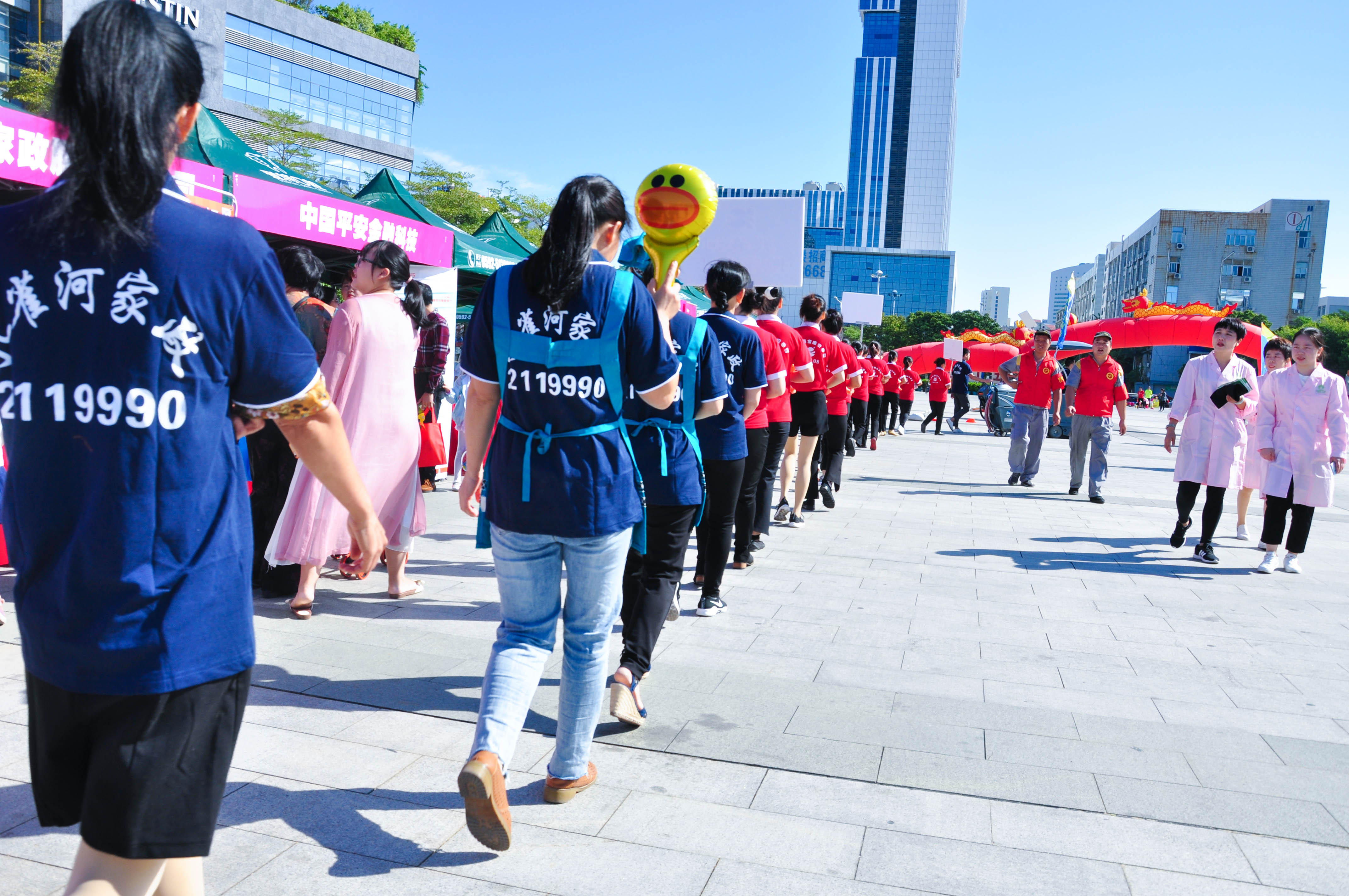 �g��Ц�Z(y��)��һ����ʮ�˰���ˇ�R�ψ�(ch��ng)������ȸ�������B�T�е����ü�����(ji��)